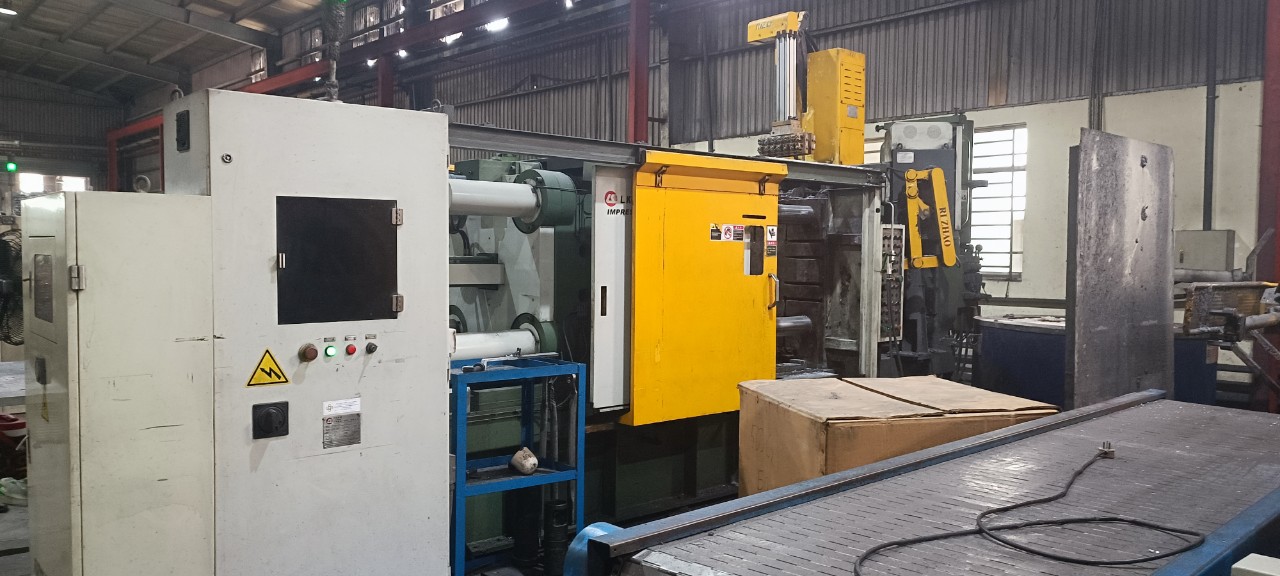 4 Máy ép đúc DC-420 tấn